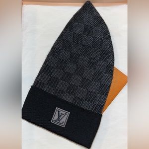 Louis Vuitton mens petit Damier hat NM. ONLY WORN ONCE